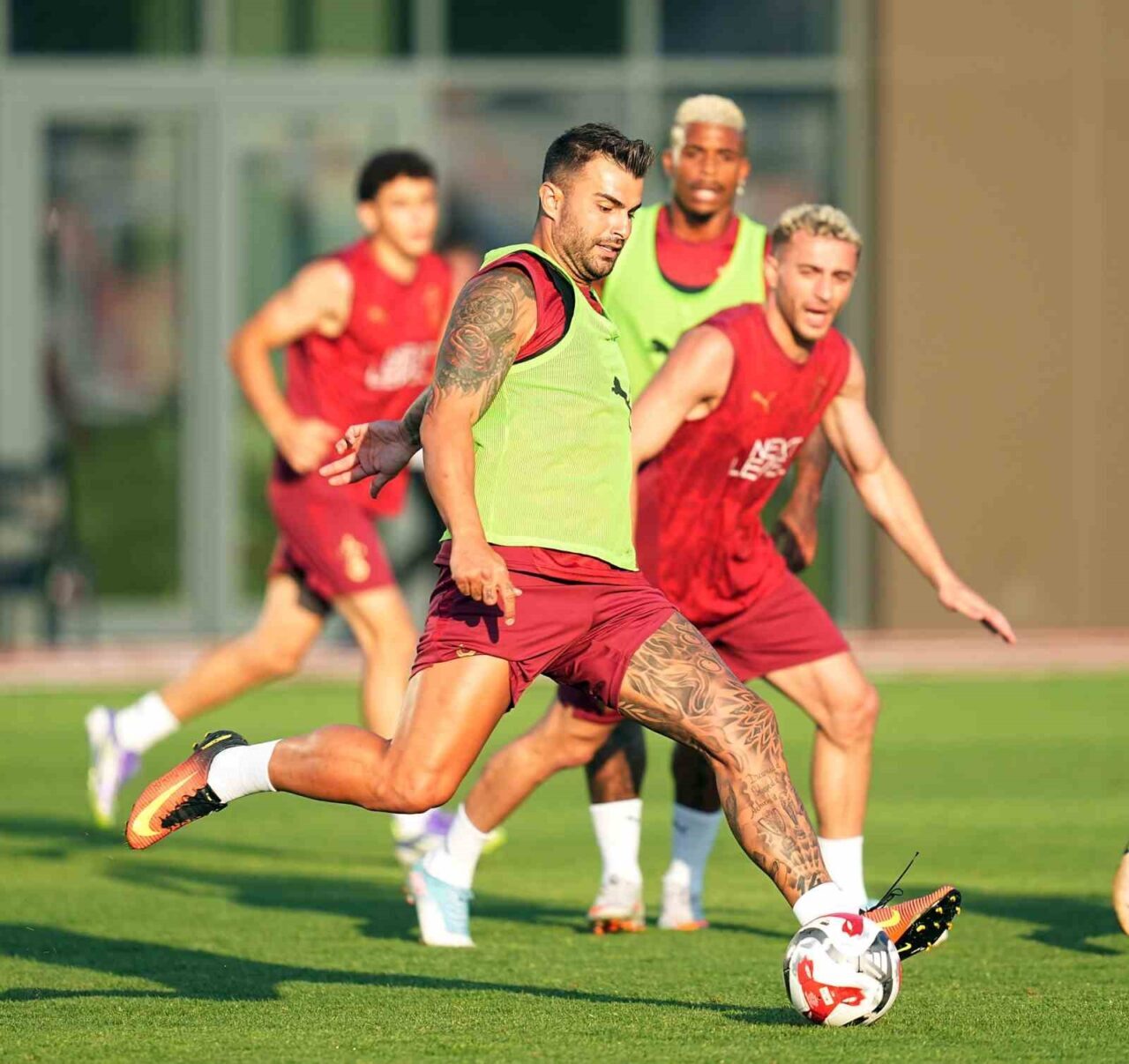 Galatasaray, yeni sezon hazırlıklarını bugün yaptığı antrenmanlarla sürdürdü. Kemerburgaz Metin