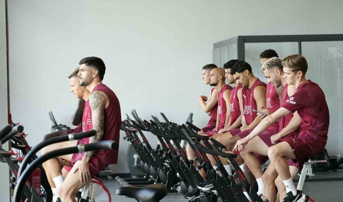 Galatasaray, 2025-2026 sezonu hazırlıklarını bugün yaptığı çift antrenmanla sürdürdü. Kemerburgaz