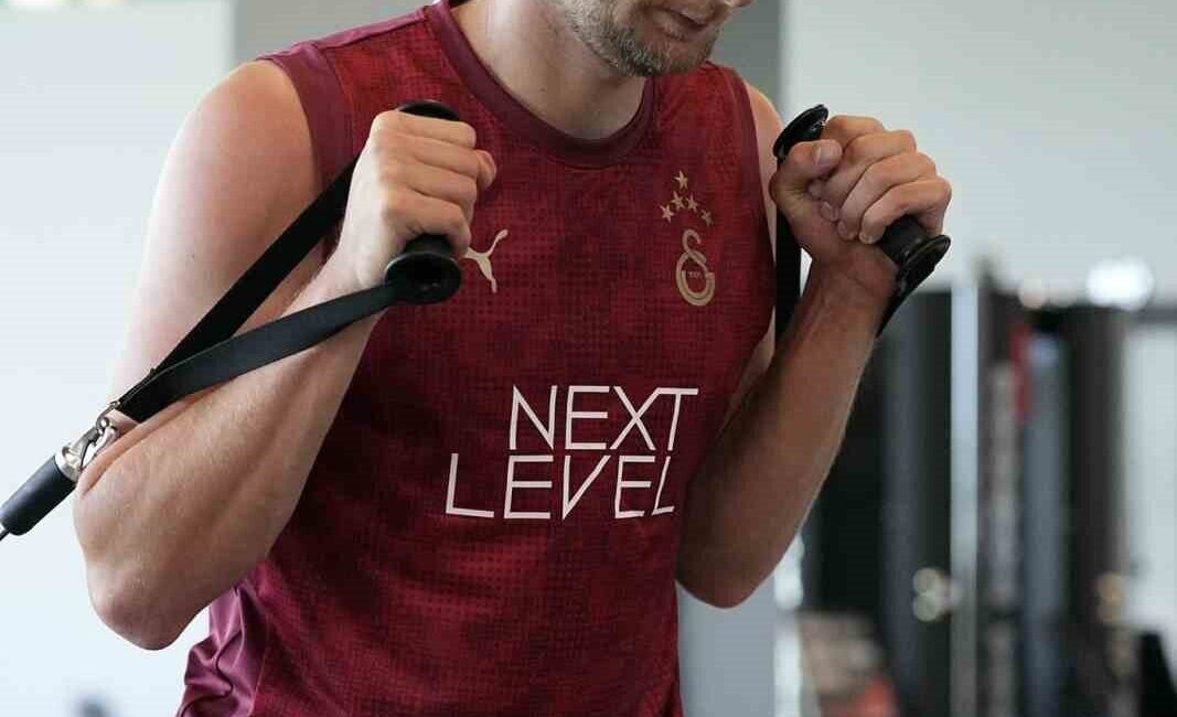 Galatasaray, 2025-2026 sezonu hazırlıklarını bugün yaptığı çift antrenmanla sürdürdü. Kemerburgaz