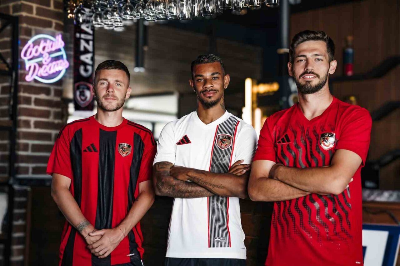 Gaziantep Futbol Kulübü, yeni sezonda giyeceği formaları tanıttı. Gaziantep Futbol
