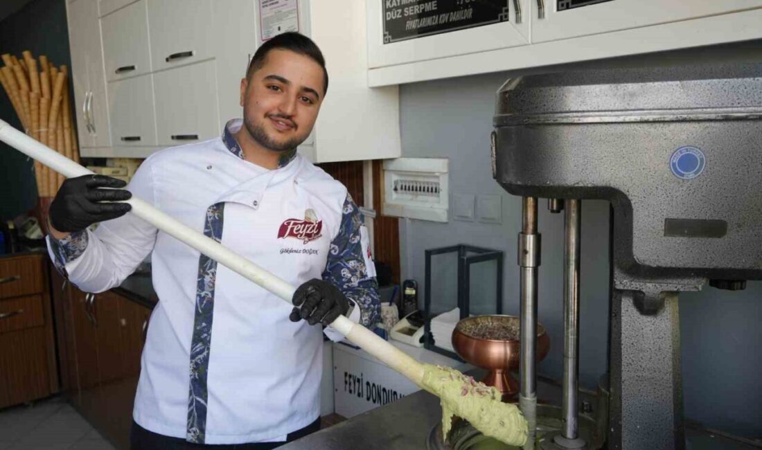 Gaziantep’in vazgeçilmez tescilli lezzeti Antep fıstıklı dondurma, yaz aylarında vatandaşlar