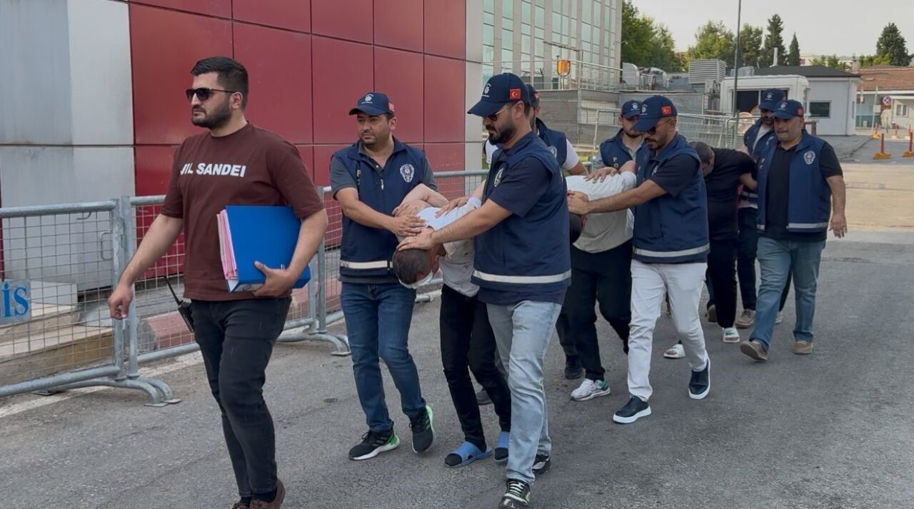 Gaziantep’te kuyumcu toptancısını silahla yaraladıktan sonra 18 kilogram altını gasbeden