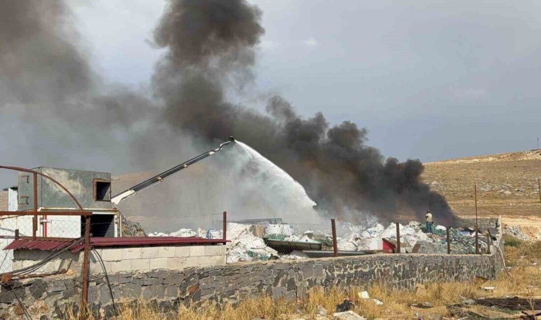 Gaziantep’te geri dönüşüm fabrikasında çıkan yangın itfaiye ekibinin müdahalesiyle kontrol