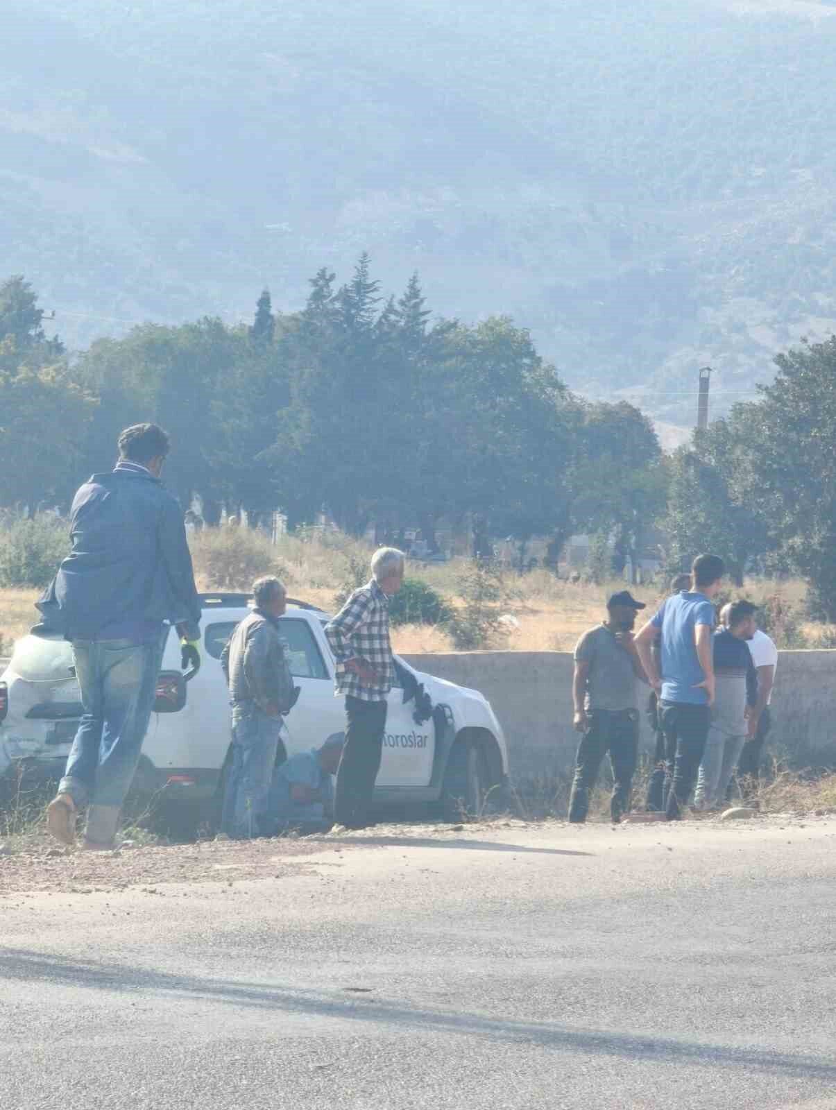 GAZİANTEP(İHA) – Gaziantep’in İslahiye ilçesinde iki otomobilin çarpışması sonucu meydana