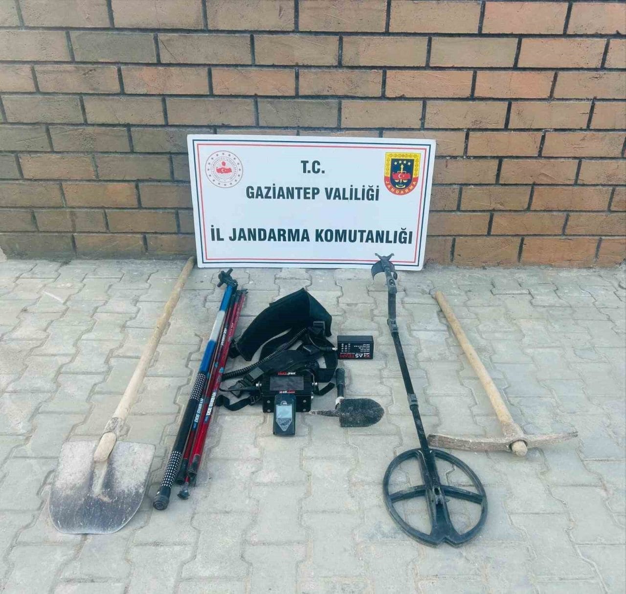 Gaziantep’te jandarma ekipleri tarafından tarihi eser kaçakçılığının önlenmesine yönelik yapılan