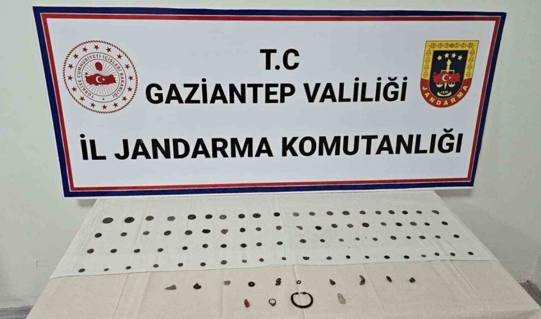 Gaziantep’te jandarma ekiplerince bir şahsın adresinde yapılan aramada tarihi eser
