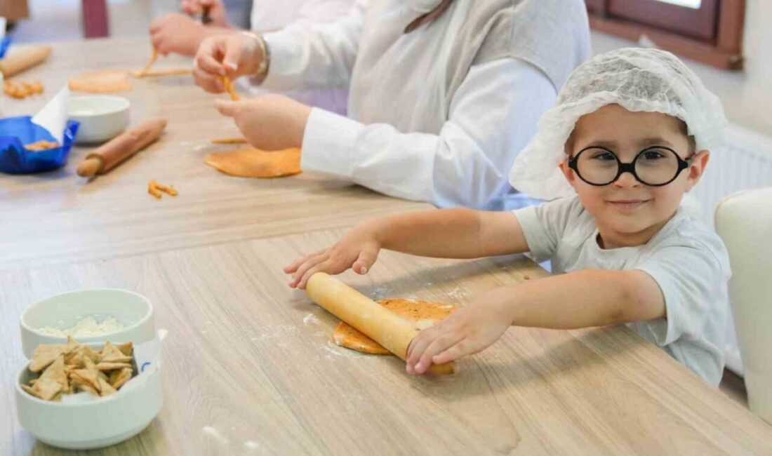 Gaziosmanpaşa Belediyesi’nin, yaz tatili etkinlikleri kapsamında düzenlediği “Minik Eller Mutfakta”