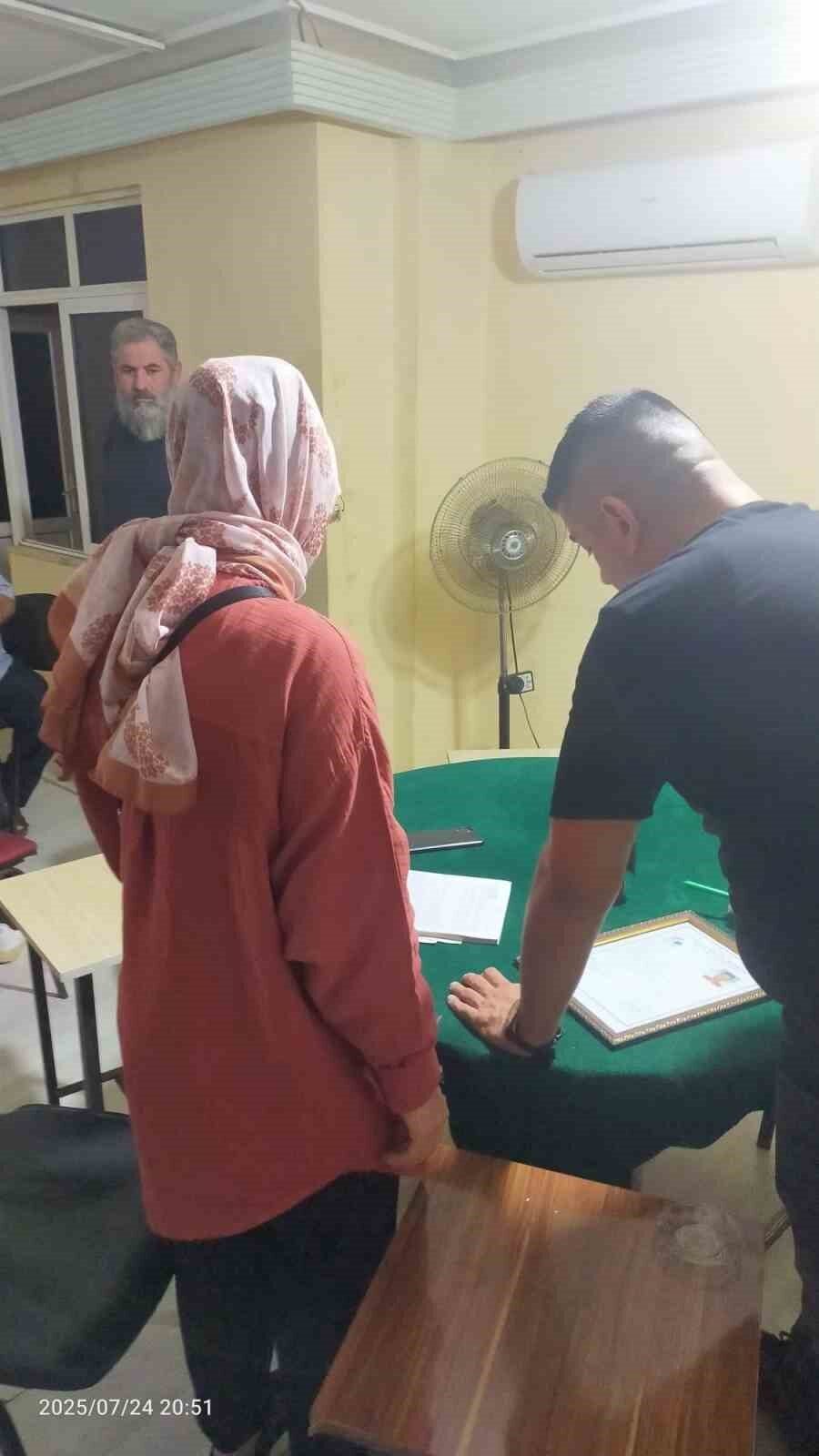 Antalya’nın Gazipaşa ilçesinde İlçe Sağlık Müdürlüğü ekipleri, umuma açık iş