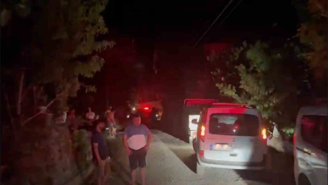 Antalya’nın Gazipaşa ilçesinde çıkan orman yangını, rüzgarın etkisiyle kısa sürede