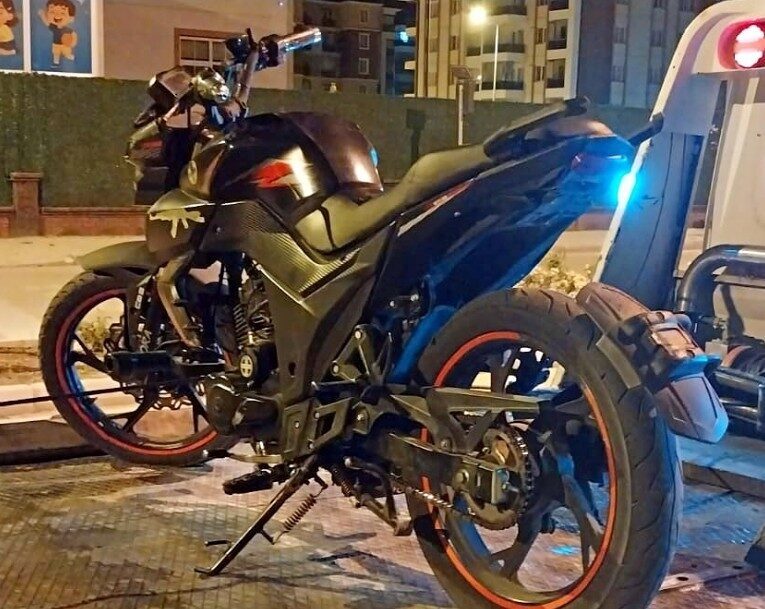 Isparta’da gece saatlerinde çevreyi rahatsız eden motosiklet ihbarı üzerine harekete