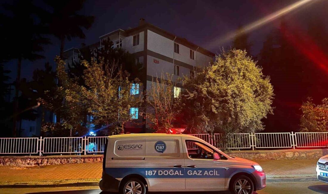 Eskişehir’de gece geç saatlerde bir site içindeki apartmanda doğal gaz