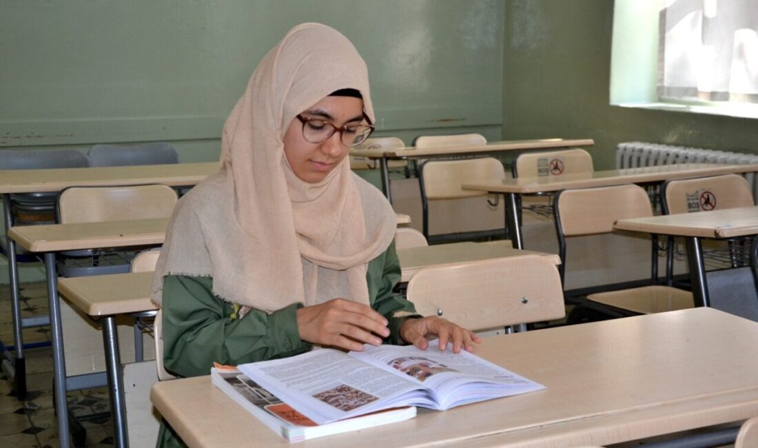 Manisa’nın Şehzadeler ilçesindeki Gediz Anadolu Lisesi, 2025 Yükseköğretim Kurumları Sınavı’nda