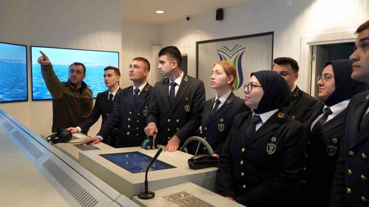 SUBÜ Denizcilik MYO Deniz Ulaştırma ve İşletme Programı öğrencileri, mesleki