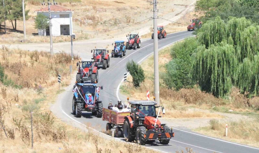 Edirne’nin Keşan ilçesinde traktörünü gelin arabası gibi süsleyen damat, 50