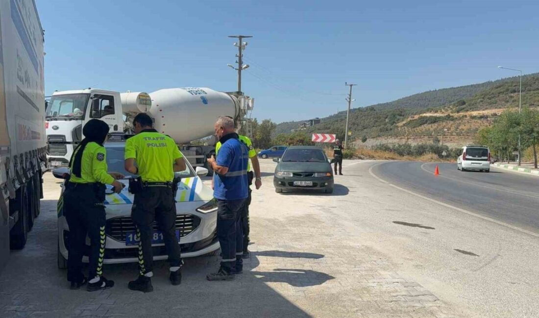 Gemlik İlçe Emniyet Müdürlüğü Trafik Denetleme Amirliği tarafından araç trafiğini