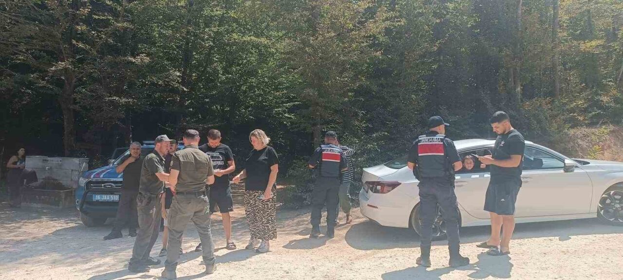 Bursa’nın Gemlik ilçesinde jandarma ekipleri ormanlık alanları ve mesire yerlerini