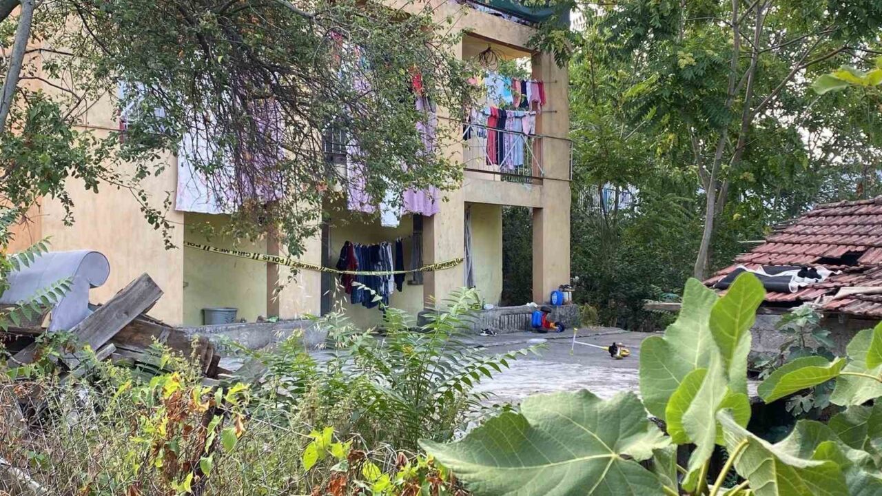 Kocaeli’nin İzmit ilçesinde bir kadın, tartıştığı eşini tüfekle vurarak öldürdü.