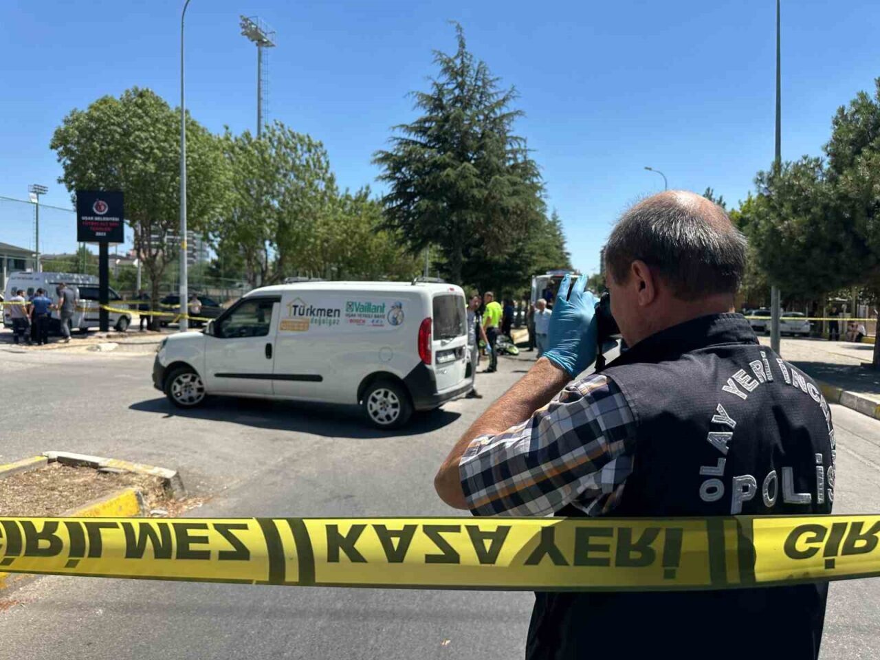 Uşak’ta motosiklet sürücüsü ile hafif ticari araç sürücüsünün kazası ölümle