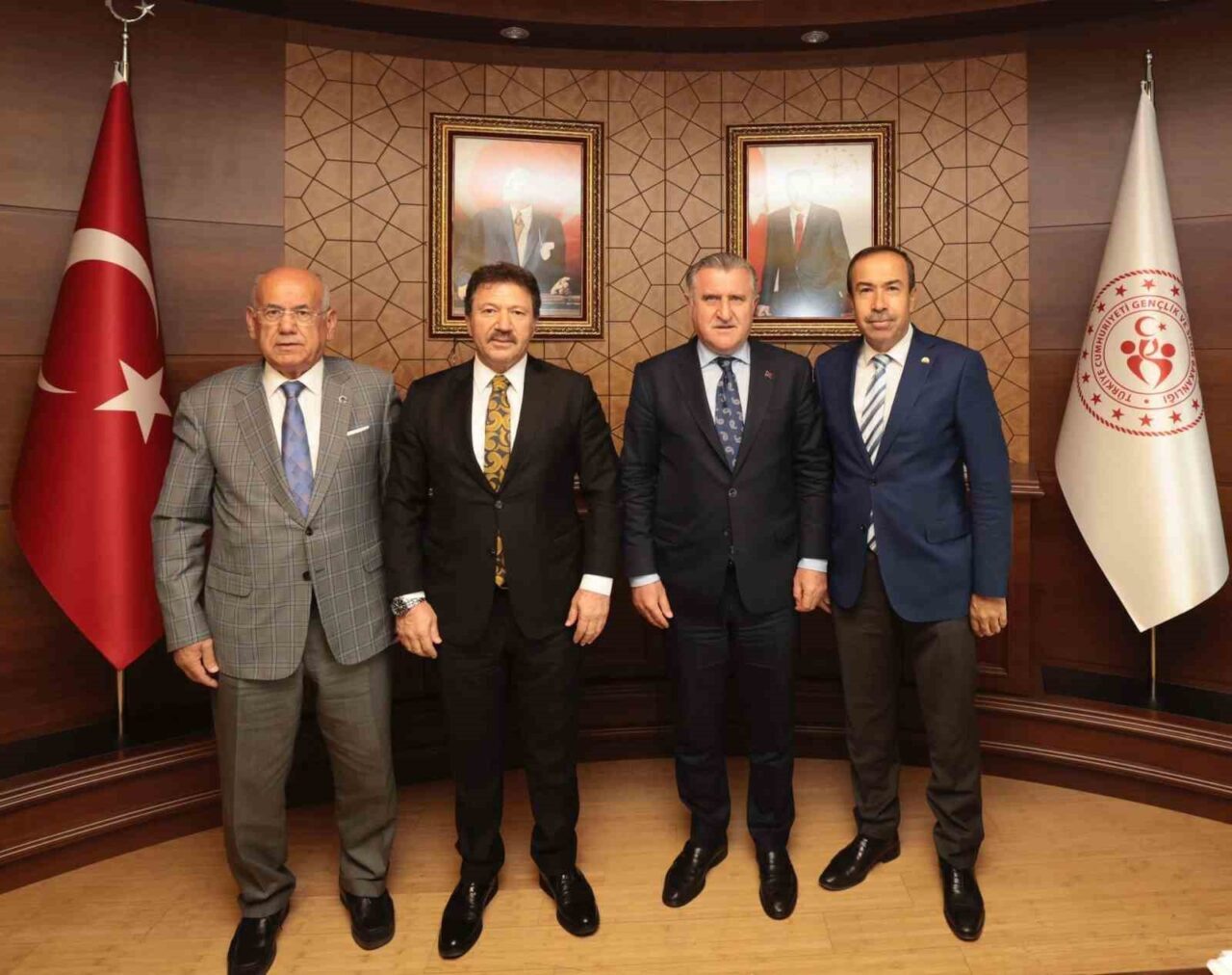 Gençlik ve Spor Bakanı Osman Aşkın Bak, Ankaragücü Onursal Başkanı