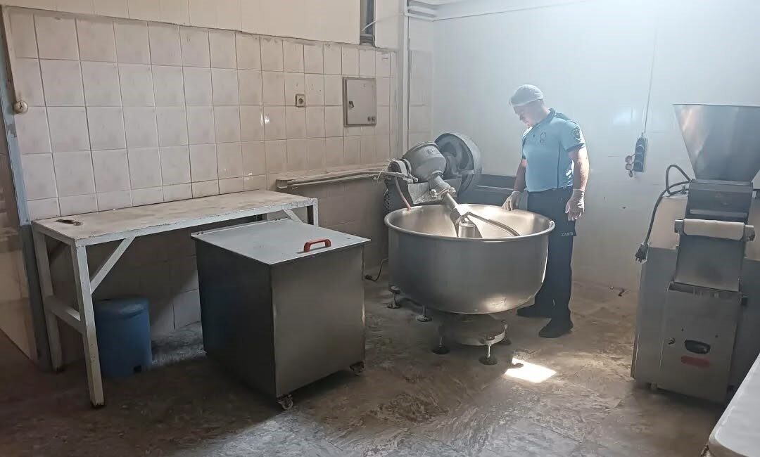 Aydın’ın Germencik ilçesinde sahaya inen zabıta ekipleri, ekmek üretimi yapan