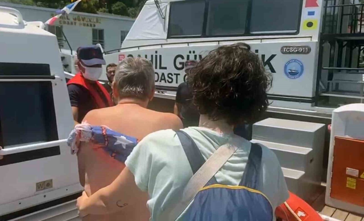 Muğla’nın Fethiye ilçesinde gezi teknesinde yaralanan vatandaş, Sahil Güvenlik ekipleri