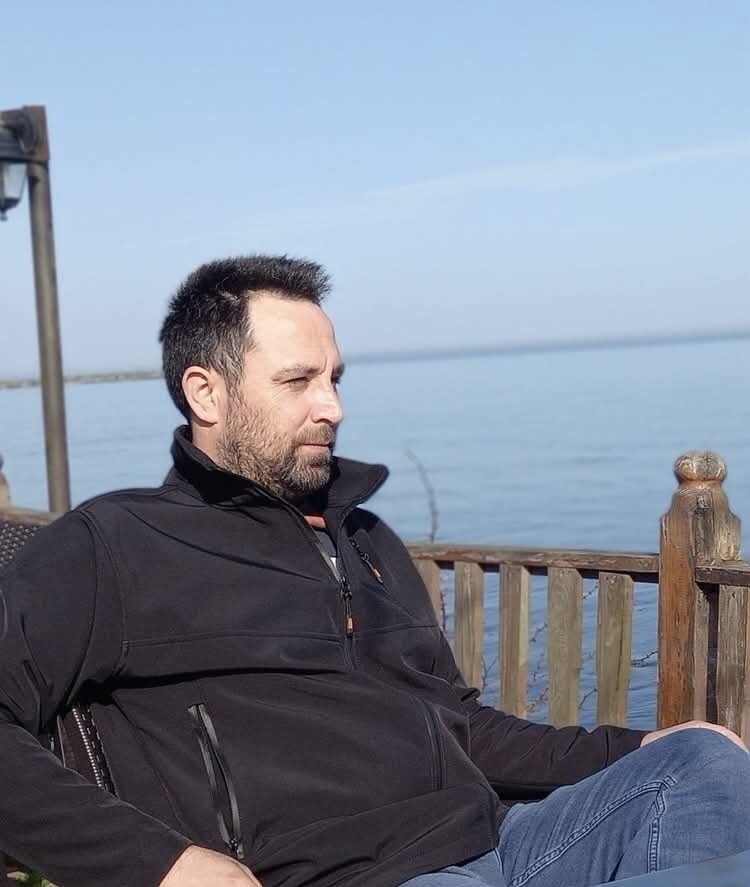 Giresun’un Piraziz ilçesinde bir inşaatın çatısında çalıştığı sırada dengesini kaybederek