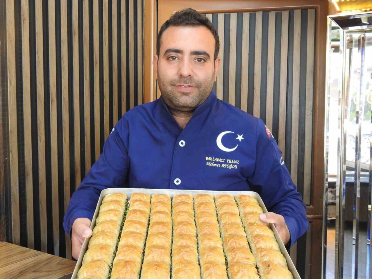 Kilis’te 19 yıldır tatlıcılık yapan Mehmet Ayoğlu, hiçbir katkı maddesi