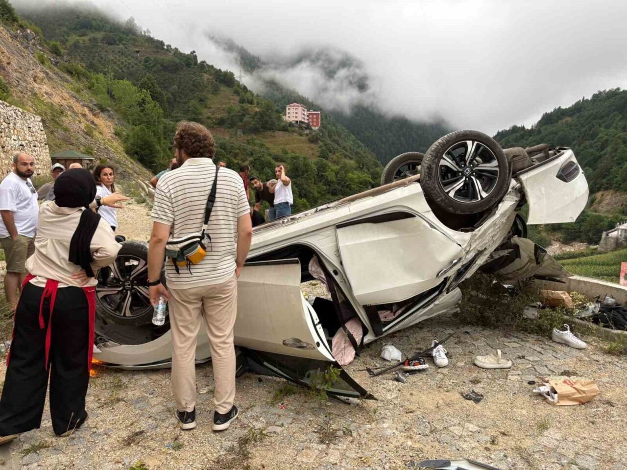 Giresun’un Dereli ilçesinde yer alan Göksu travertenlerinde otoparktan yürüyüş yoluna