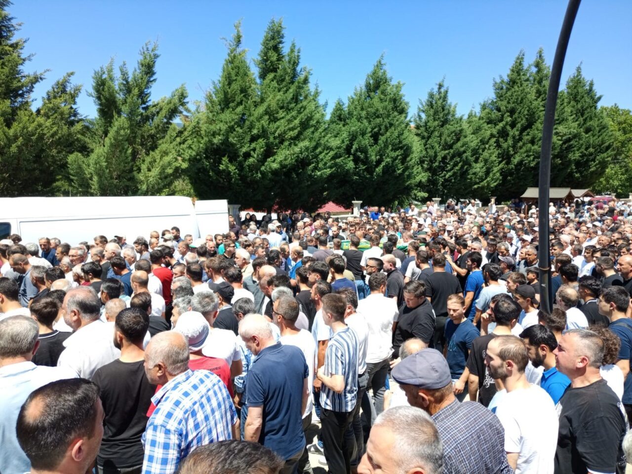 Bolu’nun Mudurnu ilçesine bağlı Taşkesti beldesinde bulunan Karamurat Göleti’nde boğularak