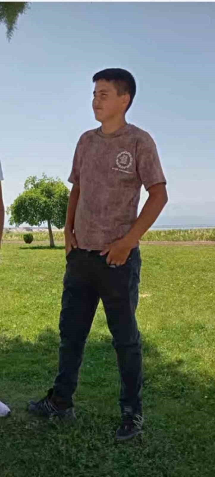 Konya’nın Beyşehir ilçesinde serinlemek için girdiği gölette boğulma tehlikesi geçiren