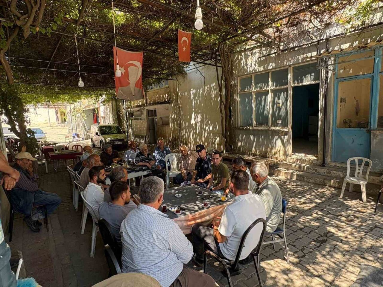 Manisa’nın Gördes ilçesinde Kaymakam Sercan Sakarya başkanlığındaki heyet mahalleleri tek