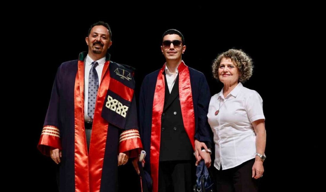 Erciyes Üniversitesi (ERÜ) Hukuk Fakültesi 18. Dönem mezunlarını verdi. Mezuniyet