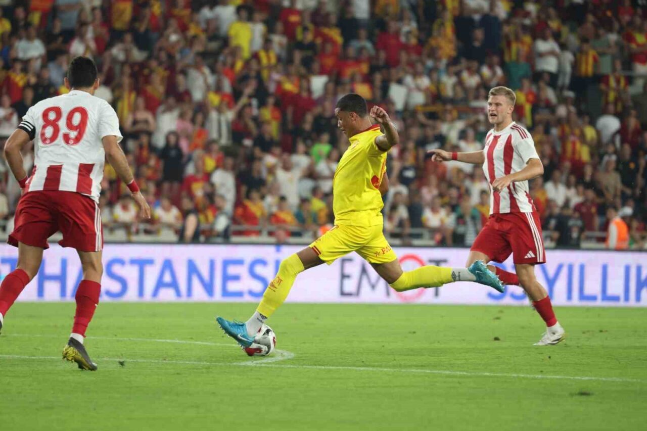 Yaz döneminde 5 hazırlık maçına çıkan Göztepe, bu maçların 3’ünü