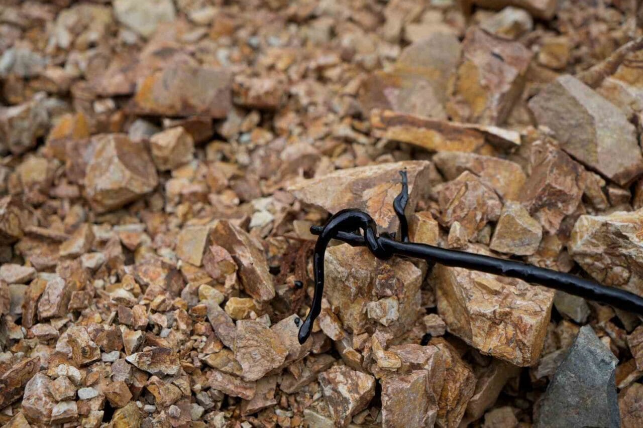 Gümüşhane’de bir fabrikaya ait tankerden sızan yaklaşık 100 litre akaryakıt,