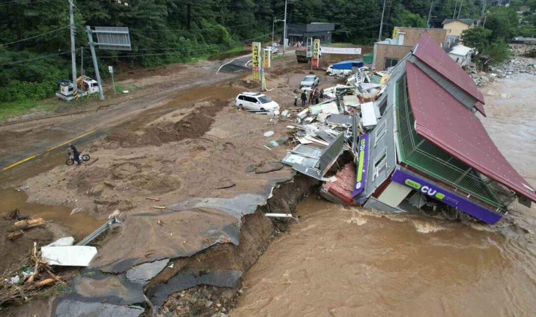Güney Kore’de geçen hafta etkili olan şiddetli yağışların yol açtığı