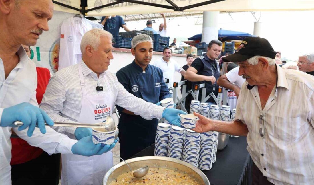 Bursa Büyükşehir Belediyesi, Muharrem ayı dolayısıyla kentin farklı noktalarında vatandaşlara