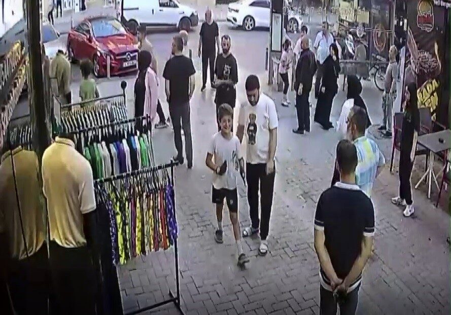 Zeytinburnu’nda bir güzellik merkezinde anketörlük yapan bir kişi, iddiaya göre