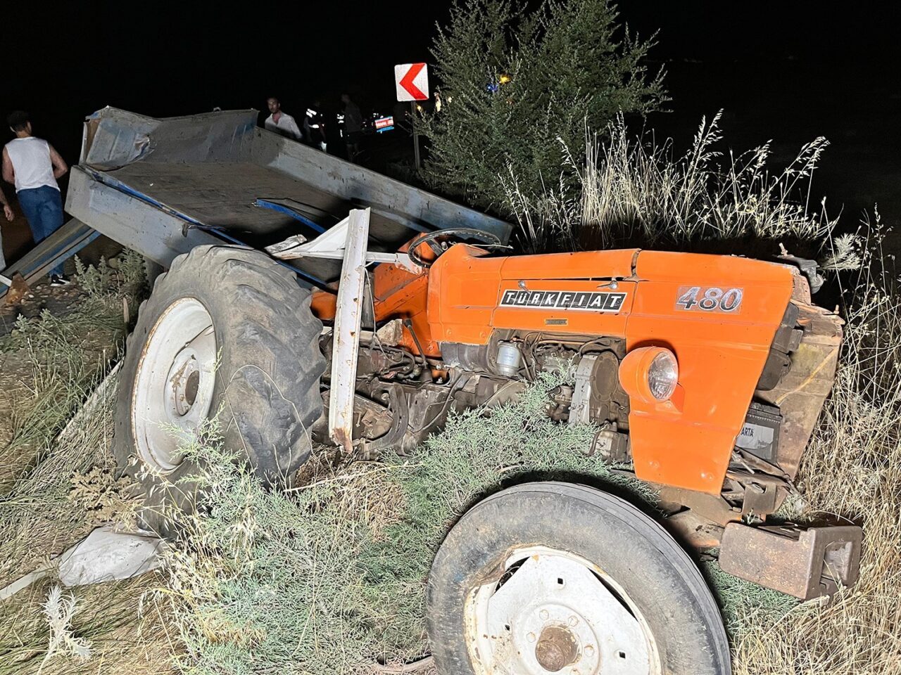 Manisa’nın Kula ilçesinde seyir halindeki hafriyat kamyonu aynı yönde seyir