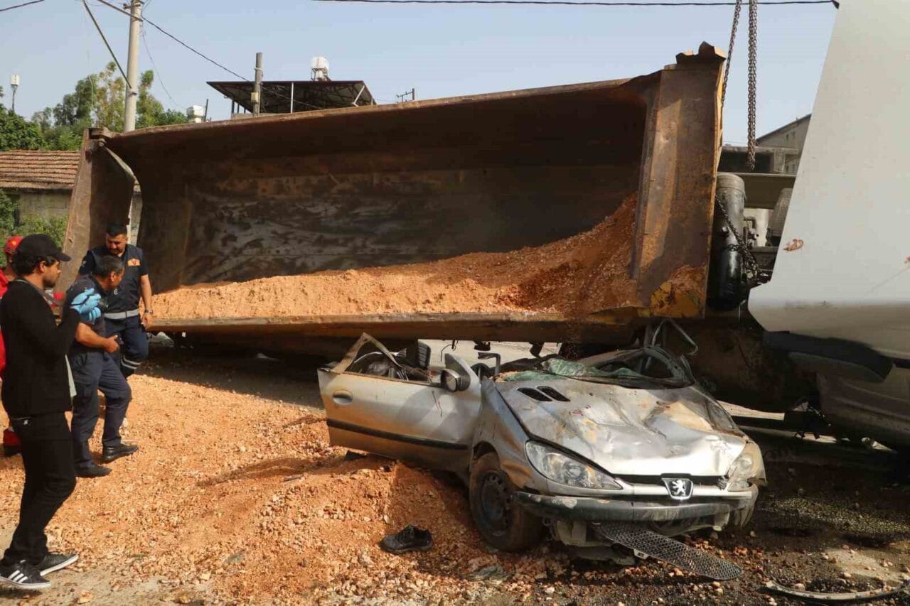 Hatay’da hafriyat kamyonunun ezdiği otomobilden yaralı olarak kurtulup 3 ameliyatla