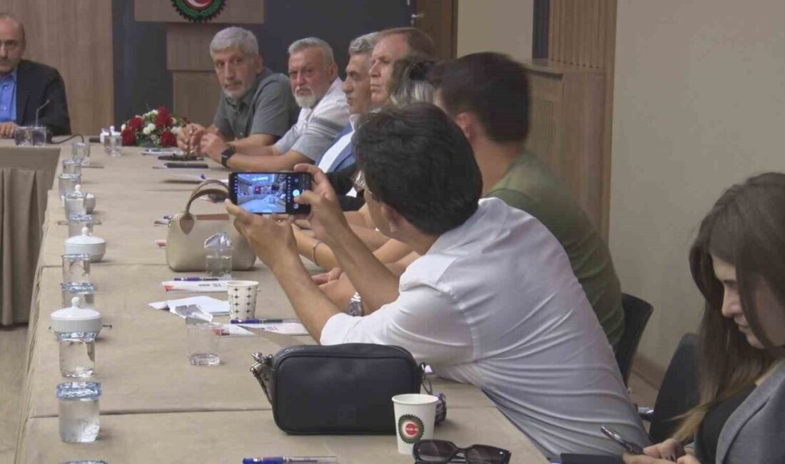 Hak İşçi Sendikaları Konfederasyonu (HAK-İŞ) Genel Başkanı Mahmut Arslan, Toplu