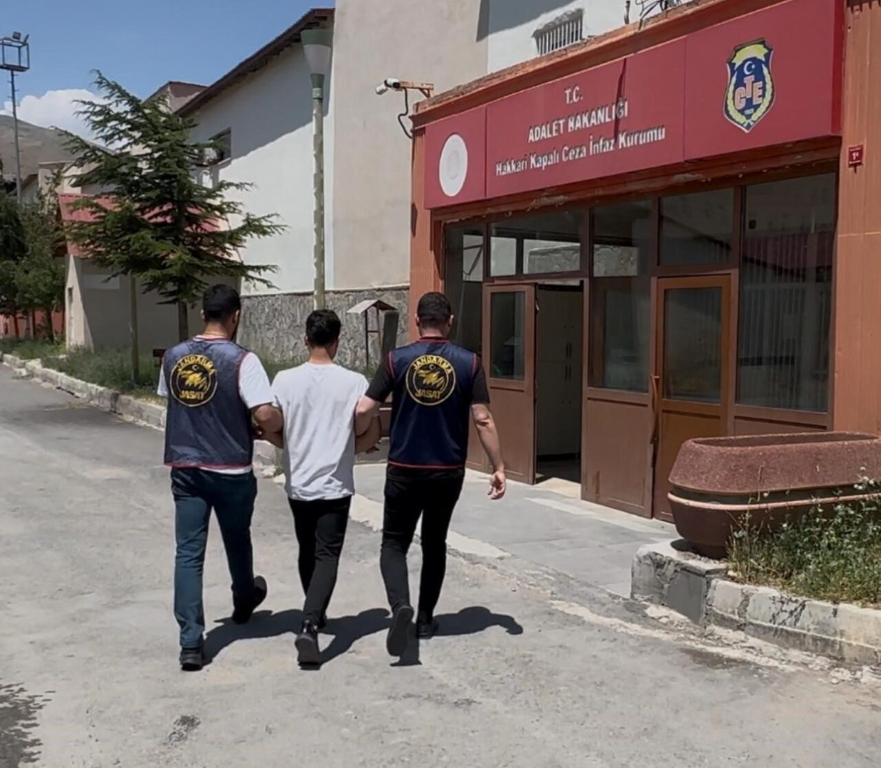 Hakkari’de 78 ayrı suç dosyası bulunan şahıs, jandarma ekipleri tarafından