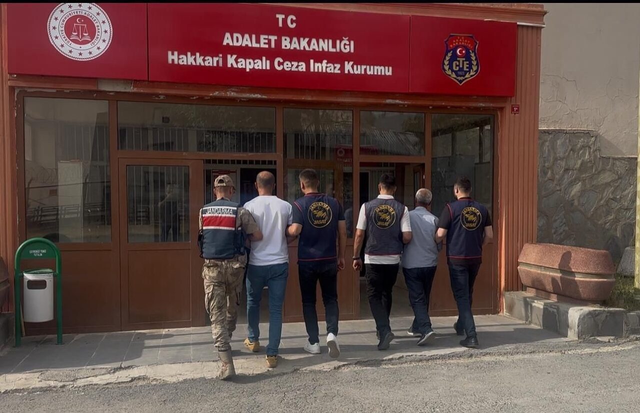Hakkari’de jandarma ekipleri tarafından yapılan çalışmalar çerçevesinde 12 yıl 5