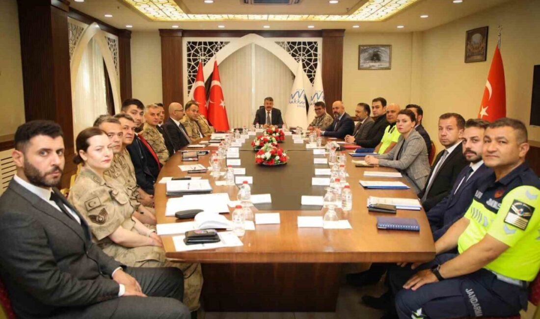Hakkari Valisi Ali Çelik’in başkanlığında asayiş toplantısı düzenlendi. İl Jandarma