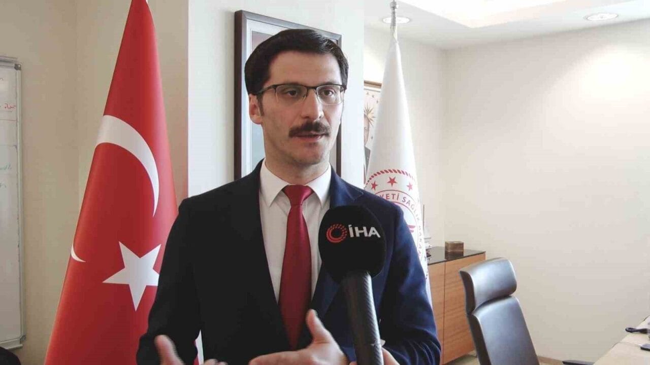 Halk Sağlığı Genel Müdürü Muhammed Emin Demirkol, artan hava sıcaklıklarına