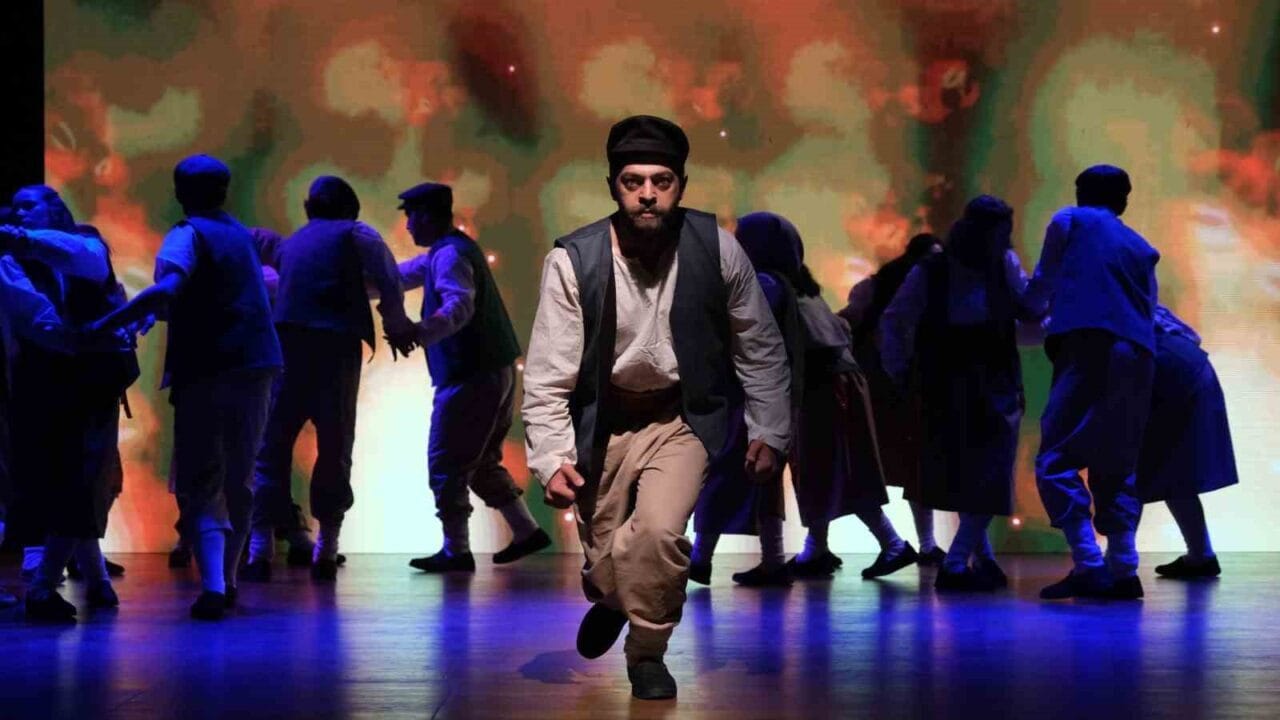 İzmit’te bulunan ve Cumhuriyet tarihinin ilk eserlerinden olan Halkevi’nde dönem