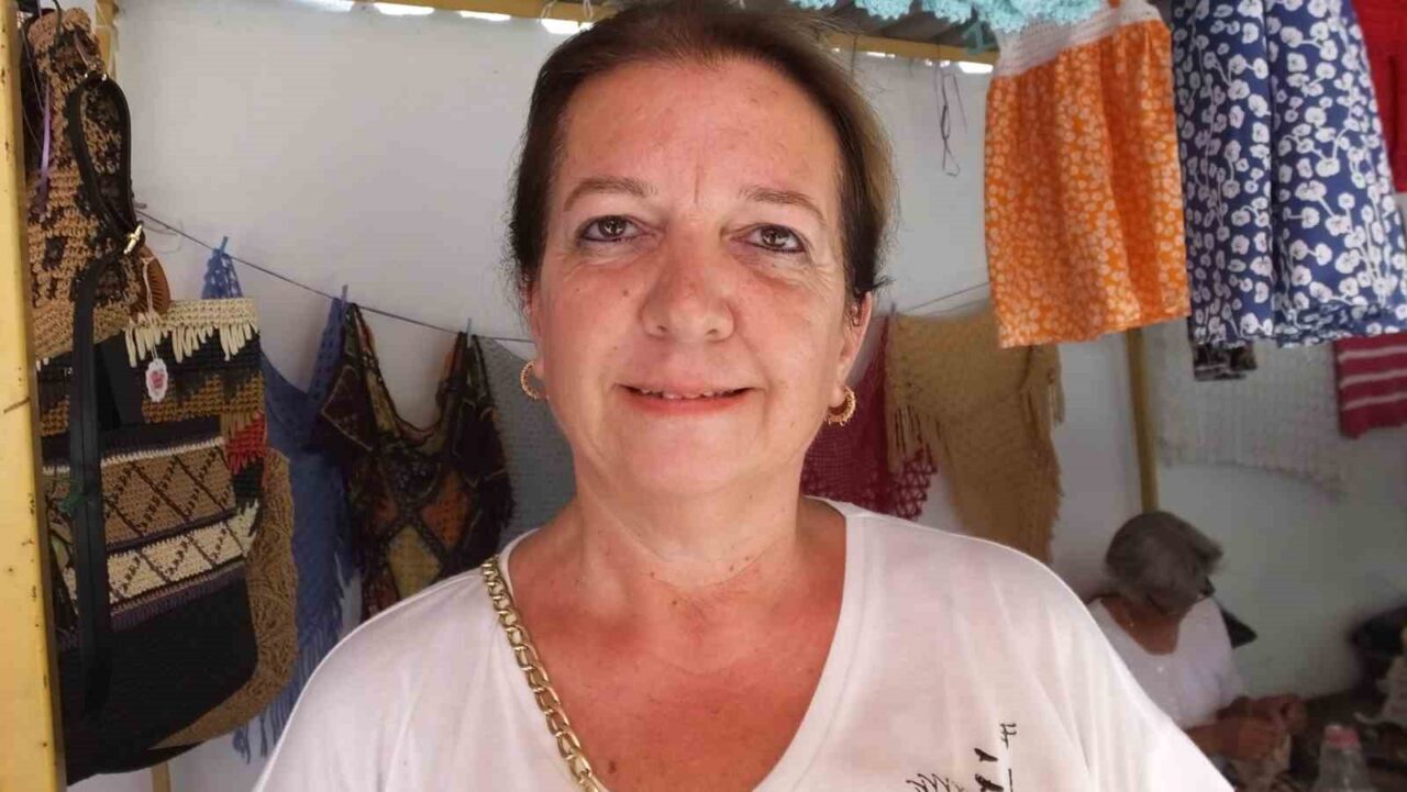 Balıkesir’in Burhaniye ilçesinde Hamarat Eller Kadın Platformu, 39 kadını iş