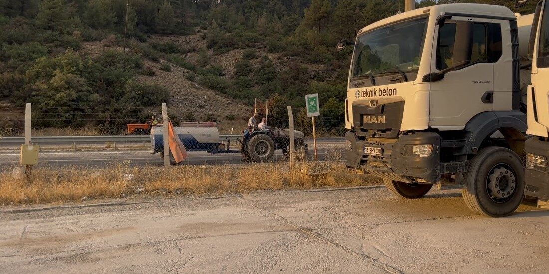 Bursa’nın Harmancık ilçesinde çıkan orman yangınına beton pompasıyla müdahale eden