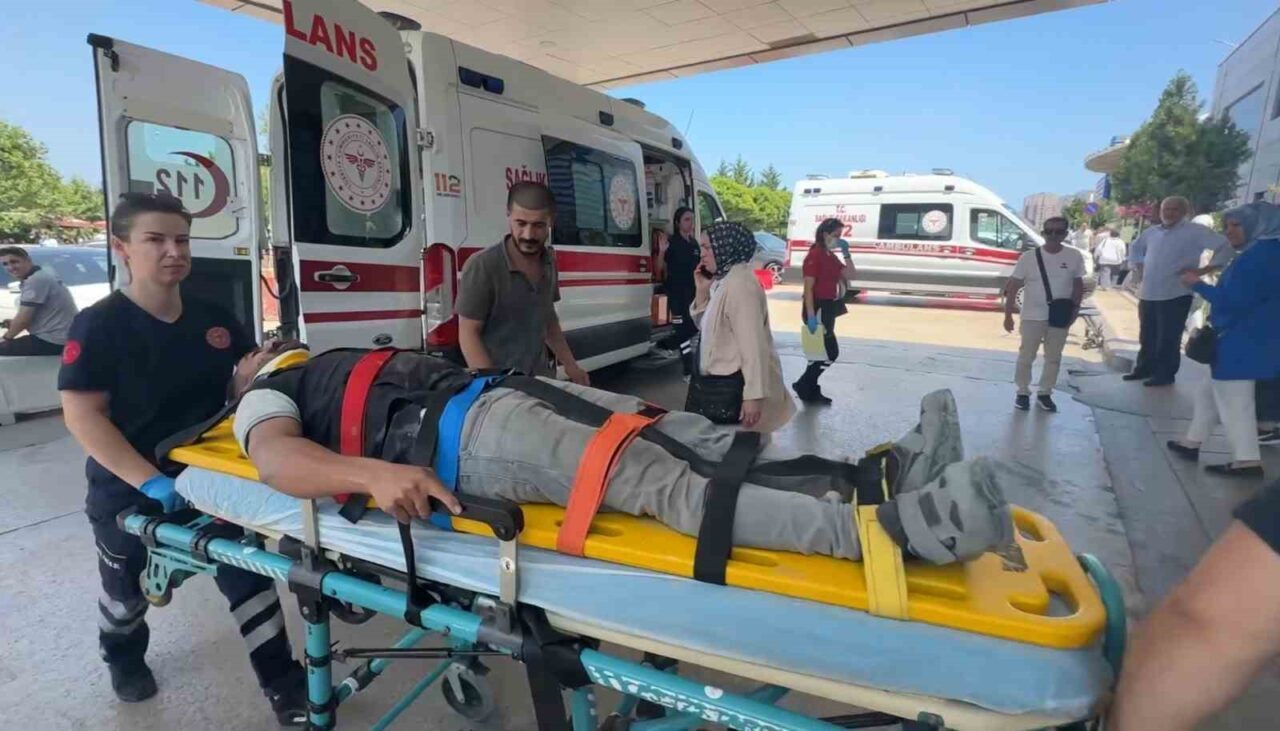 Samsun Şehir Hastanesi inşaatında, duvarda asılı bulunan pano üzerindeki demir