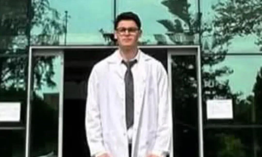 Hatay’da hastanede çalıştığı sırada aniden kalp krizi geçirerek vefat 24