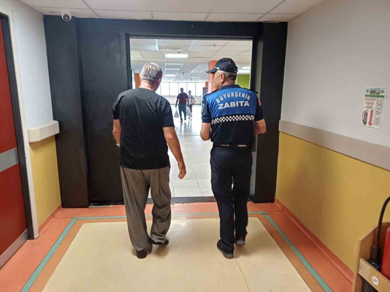 Kocaeli’de hastanede yatan ve refakatçisi olmayan vatandaşın talebine, büyükşehir belediyesi